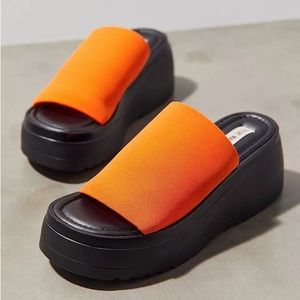 Steve Madden x urban outfitters Scrunchy Platform Sandal (7)